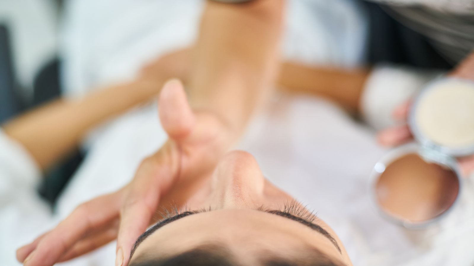 Chăm sóc da đầu: nền tảng cho người làm đẹp